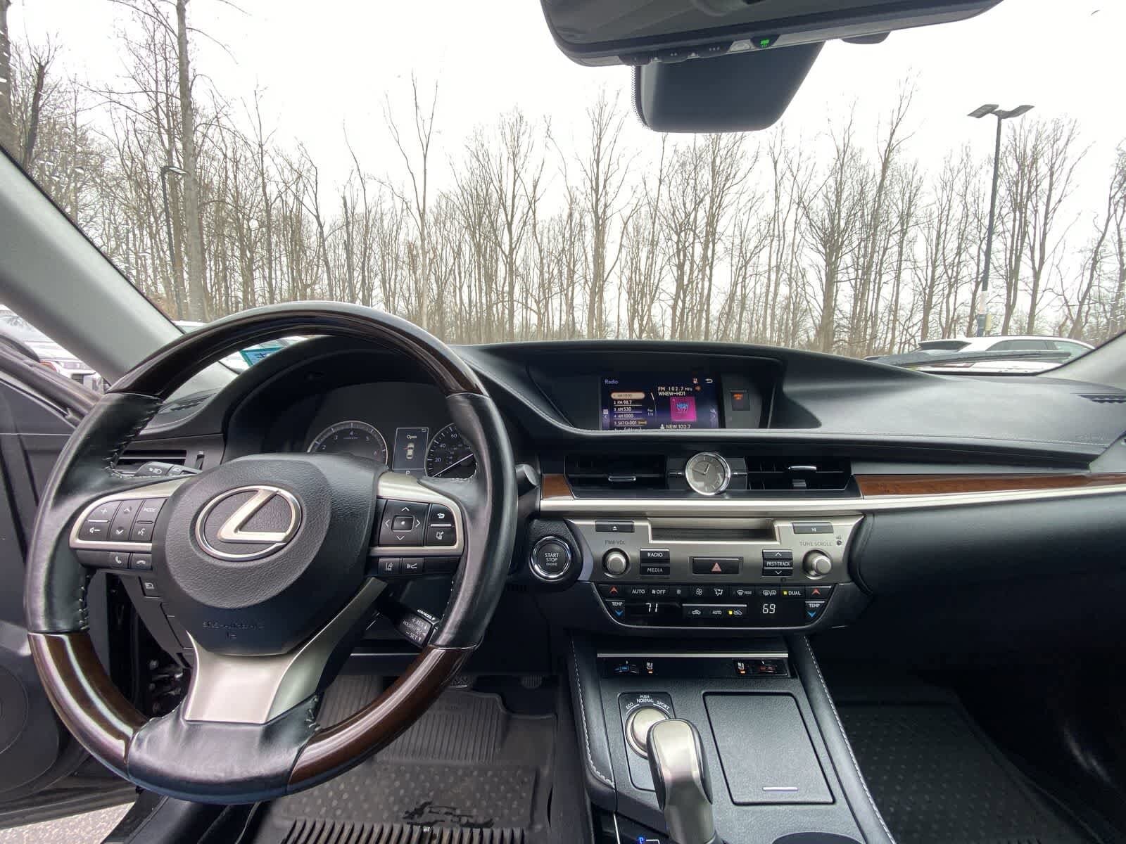 Thumbnail: 2018 Lexus ES - 22