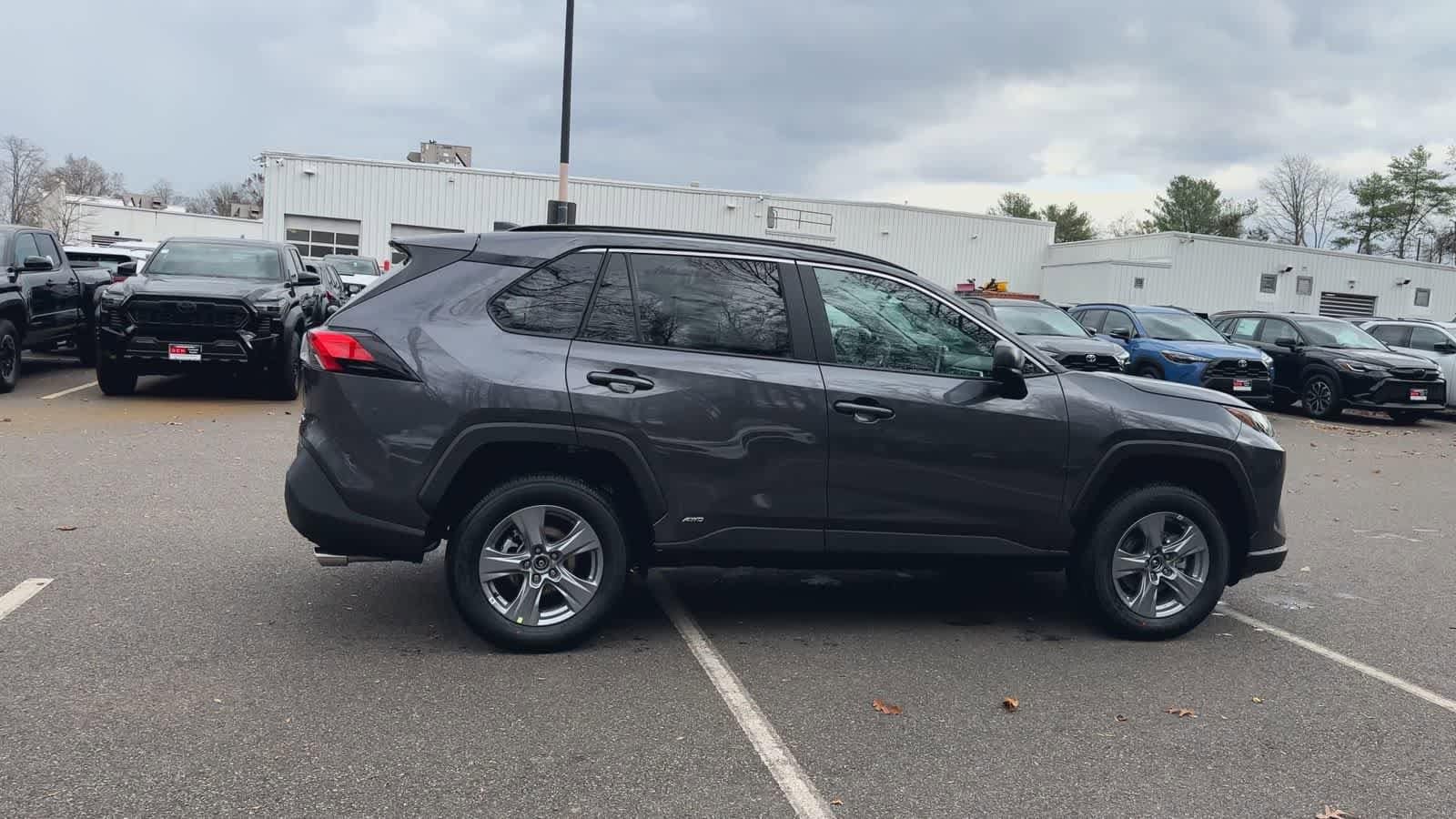 Thumbnail: 2025 Toyota RAV4 - 9