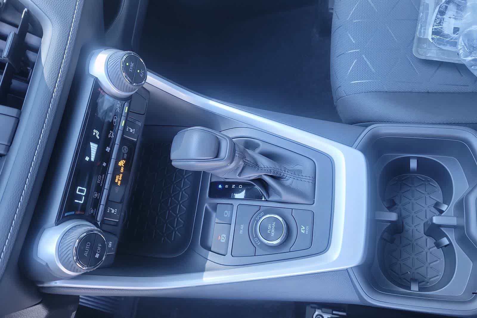 Thumbnail: 2025 Toyota RAV4 - 26