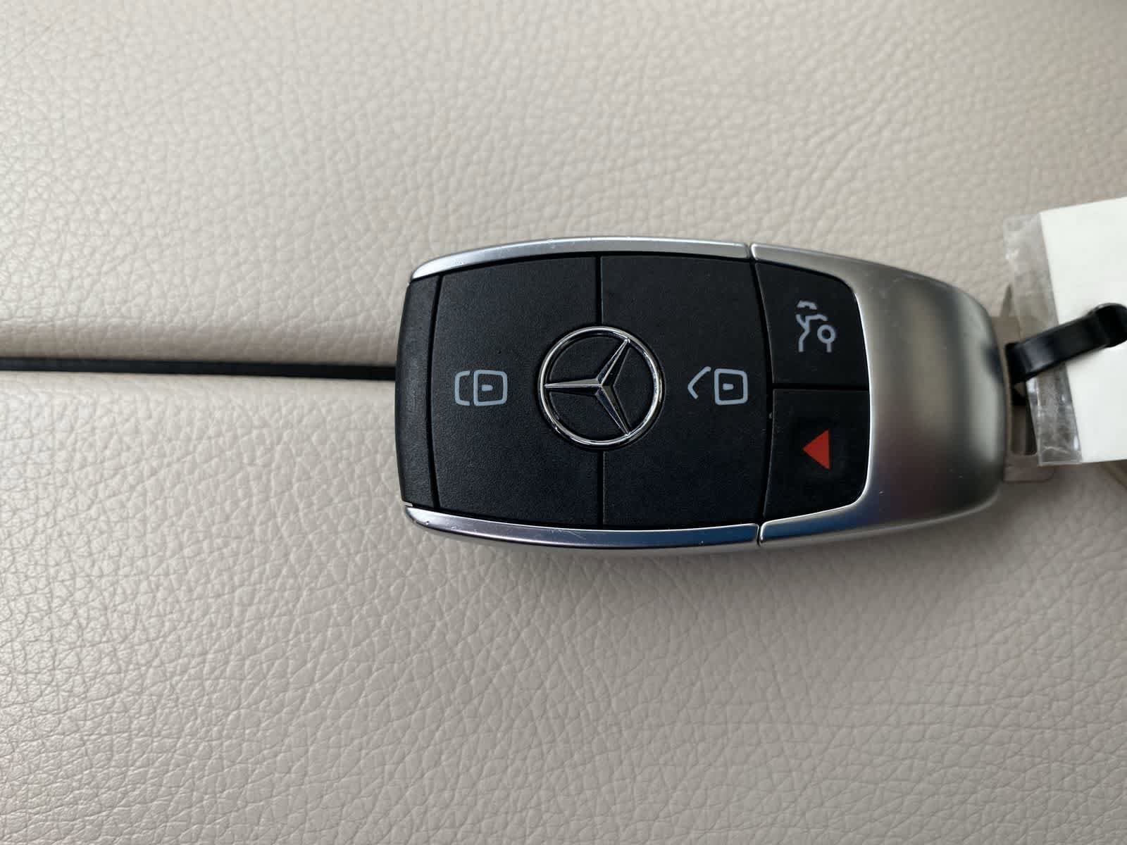 Thumbnail: 2021 Mercedes-Benz GLB - 32