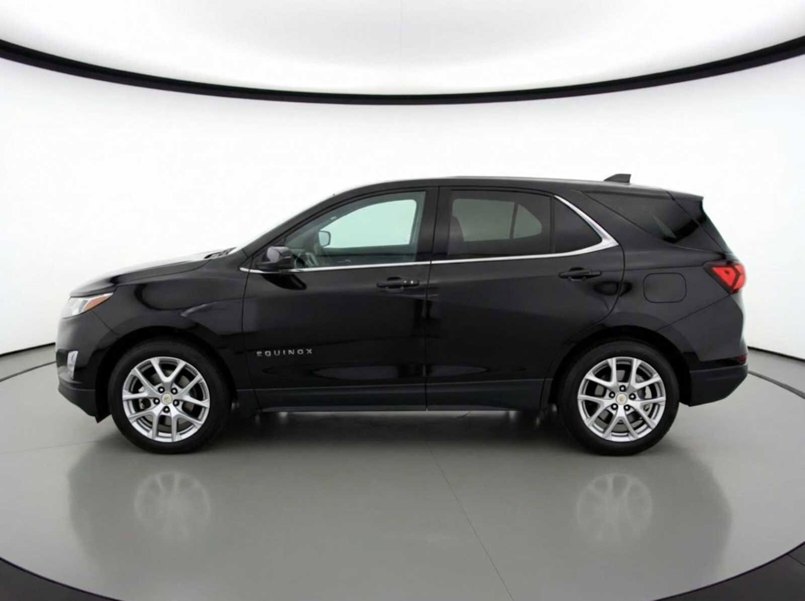 Thumbnail: 2022 Chevrolet Equinox - 3