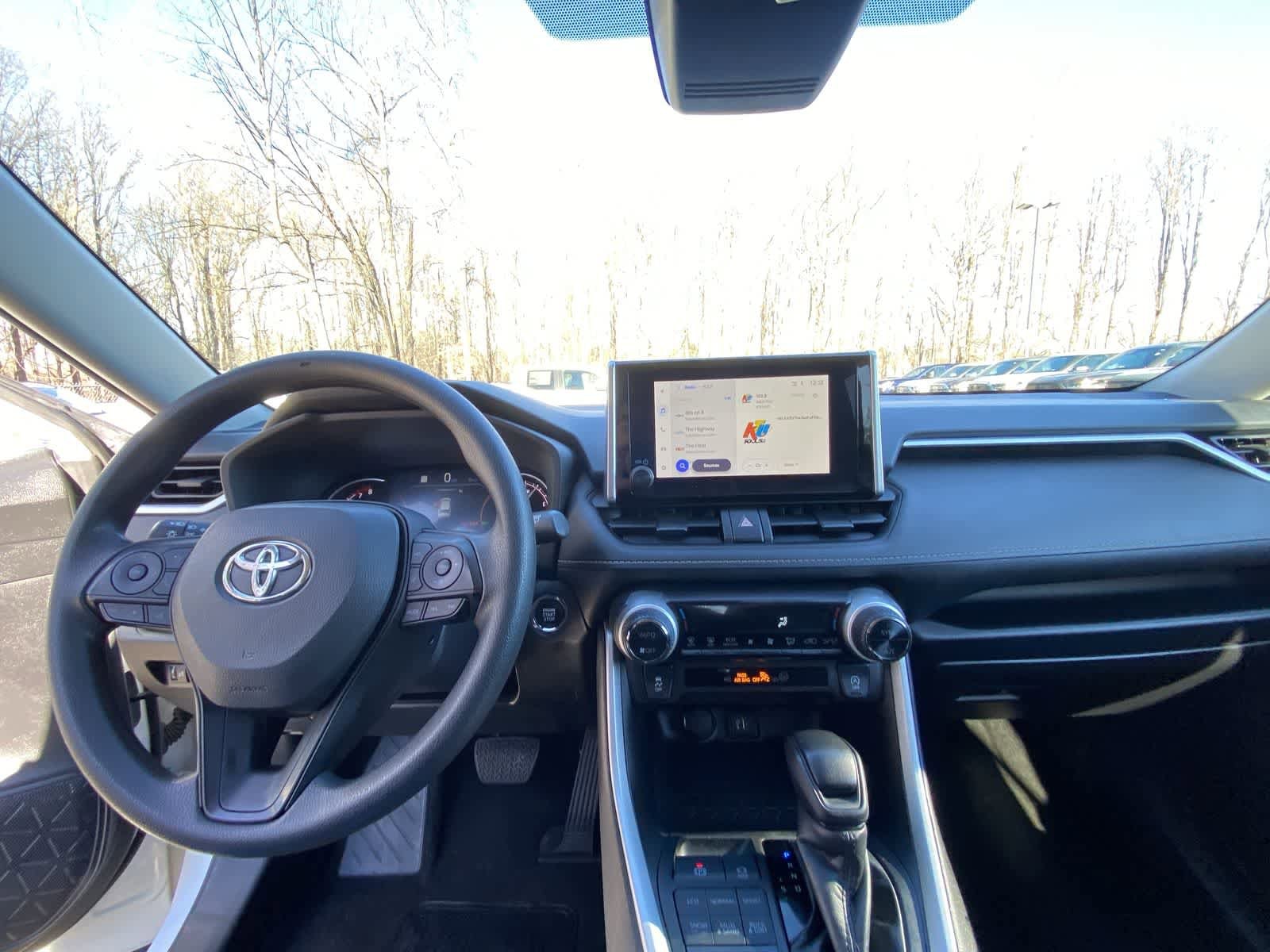 Thumbnail: 2024 Toyota RAV4 - 26