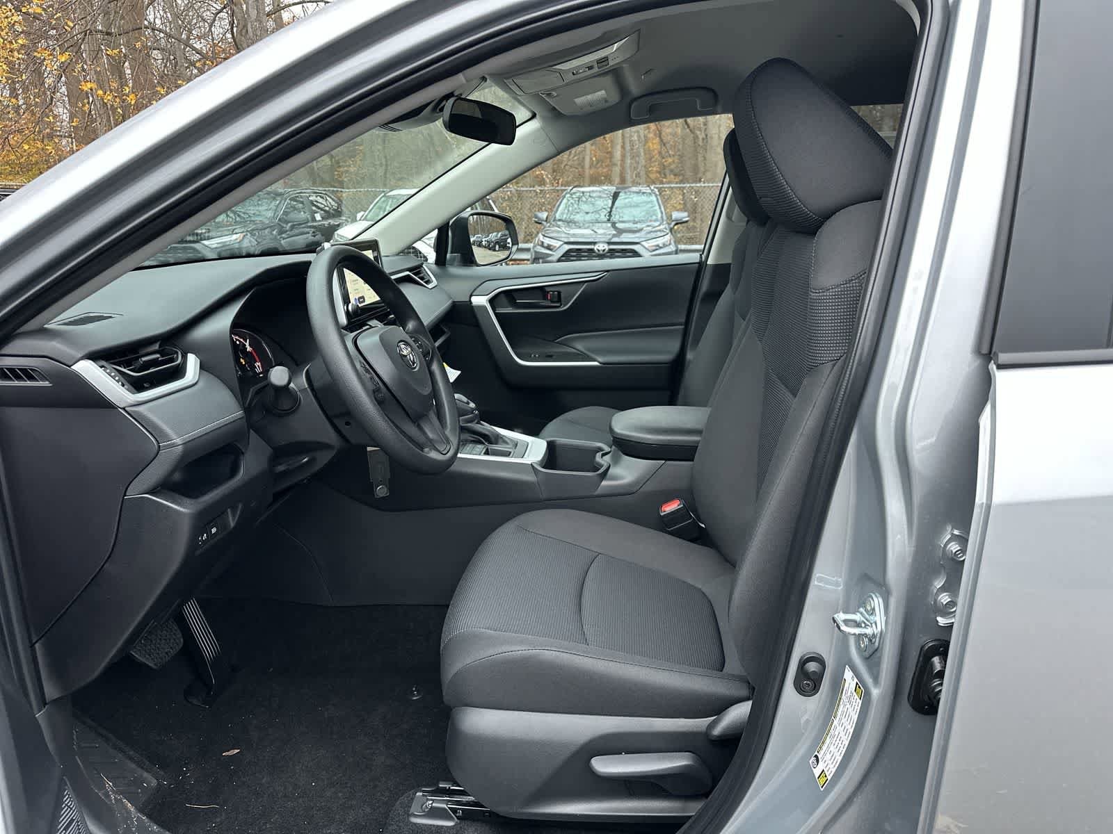 Thumbnail: 2025 Toyota RAV4 - 23