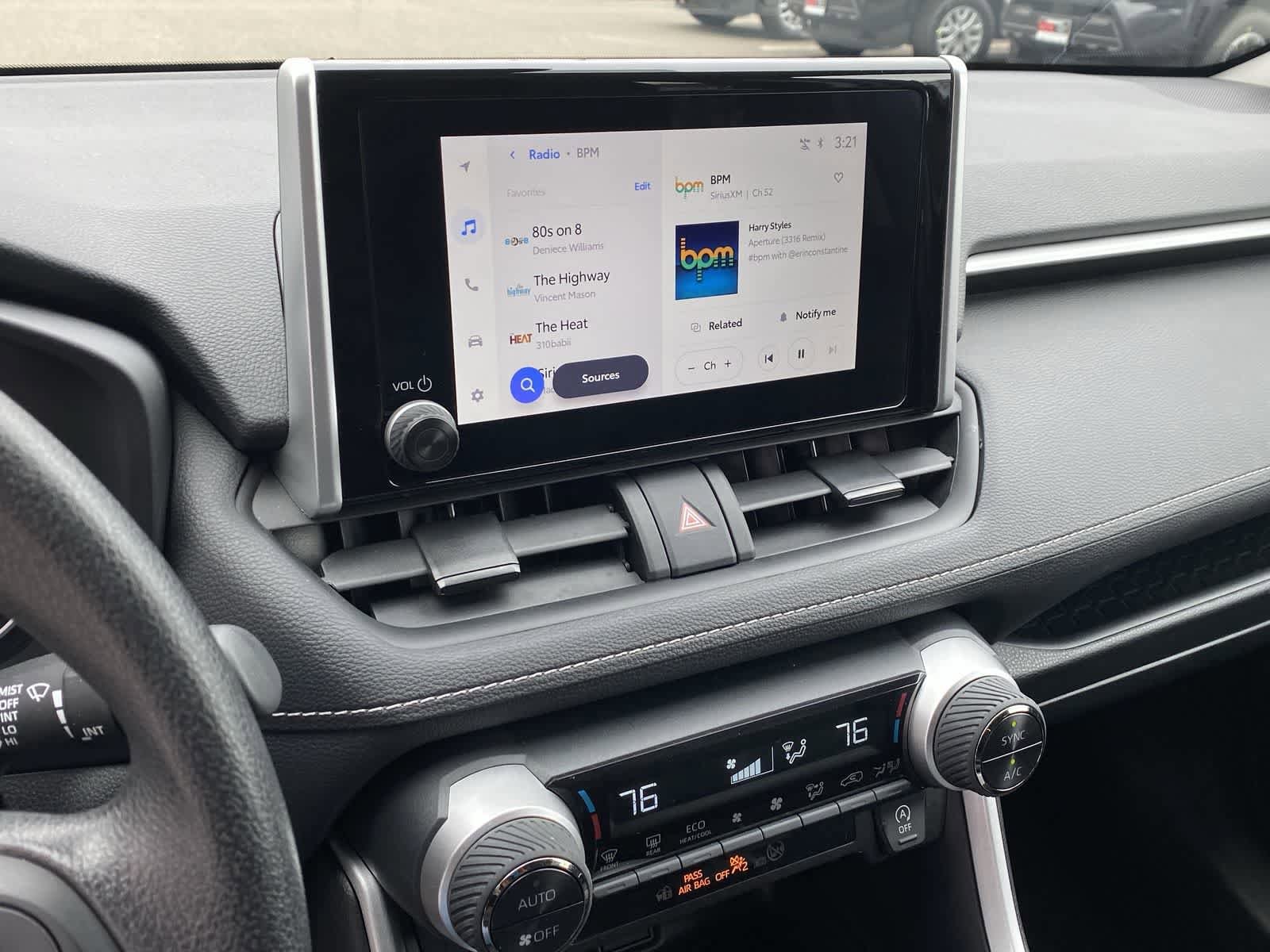 Thumbnail: 2025 Toyota RAV4 - 32