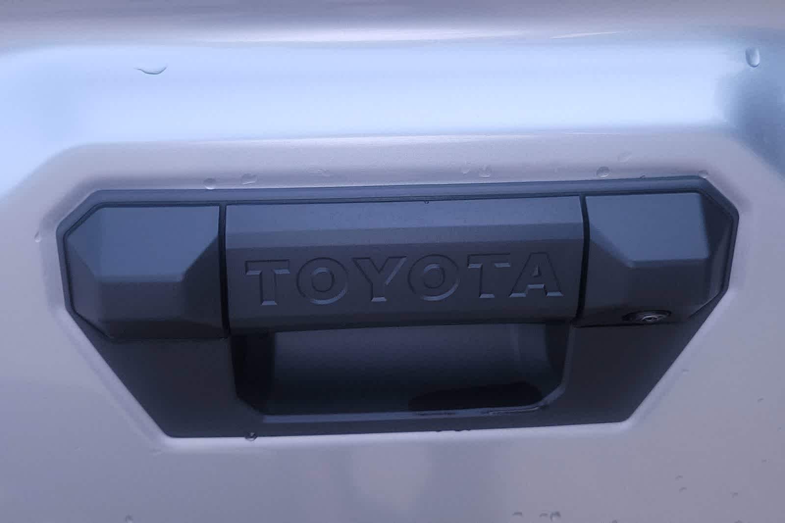 2025 Toyota Tacoma SR5 17