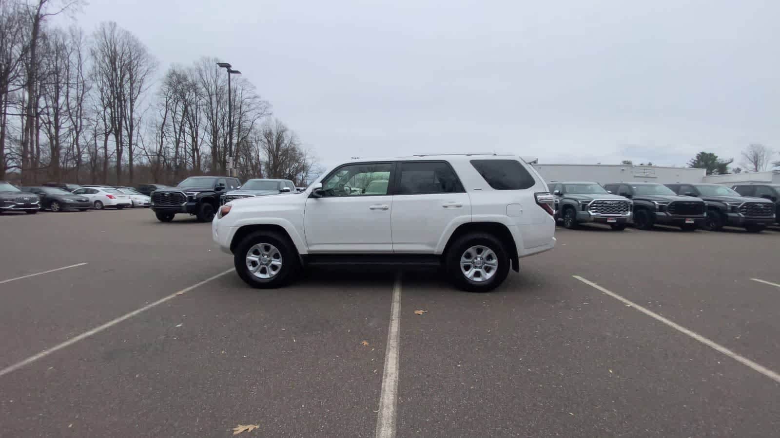 Thumbnail: 2016 Toyota 4Runner - 10