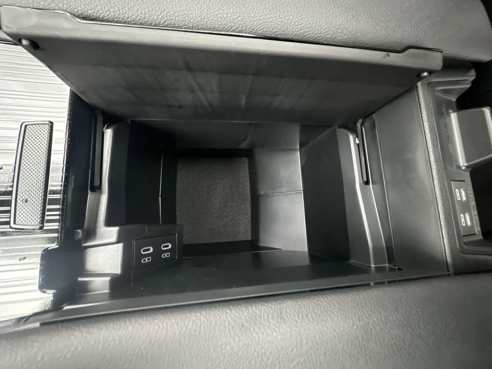 Thumbnail: 2026 Toyota Sienna - 31