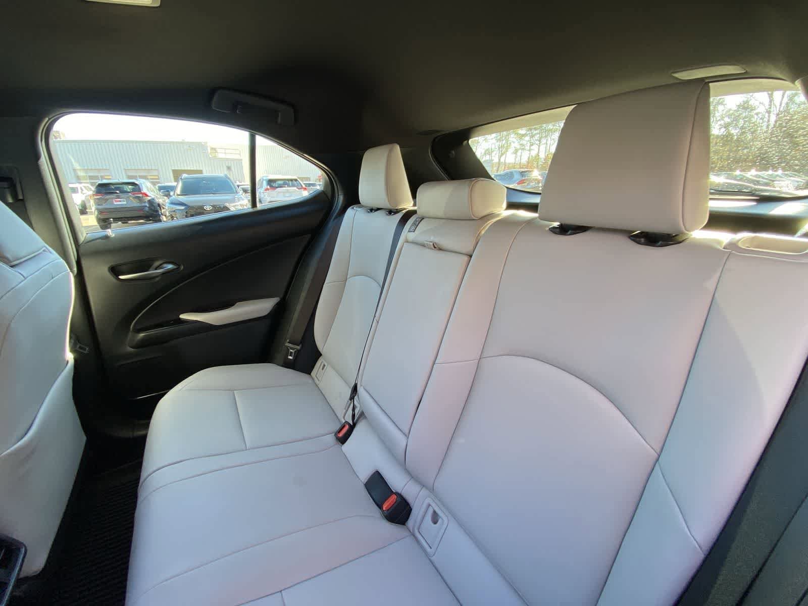 Thumbnail: 2023 Lexus UX - 29