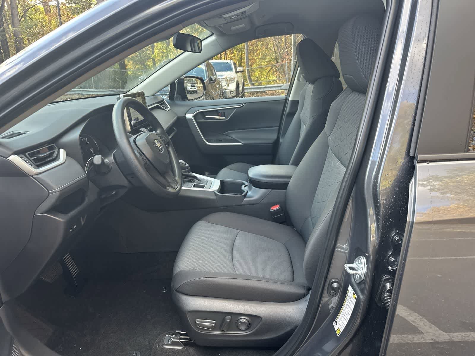 Thumbnail: 2025 Toyota RAV4 - 23