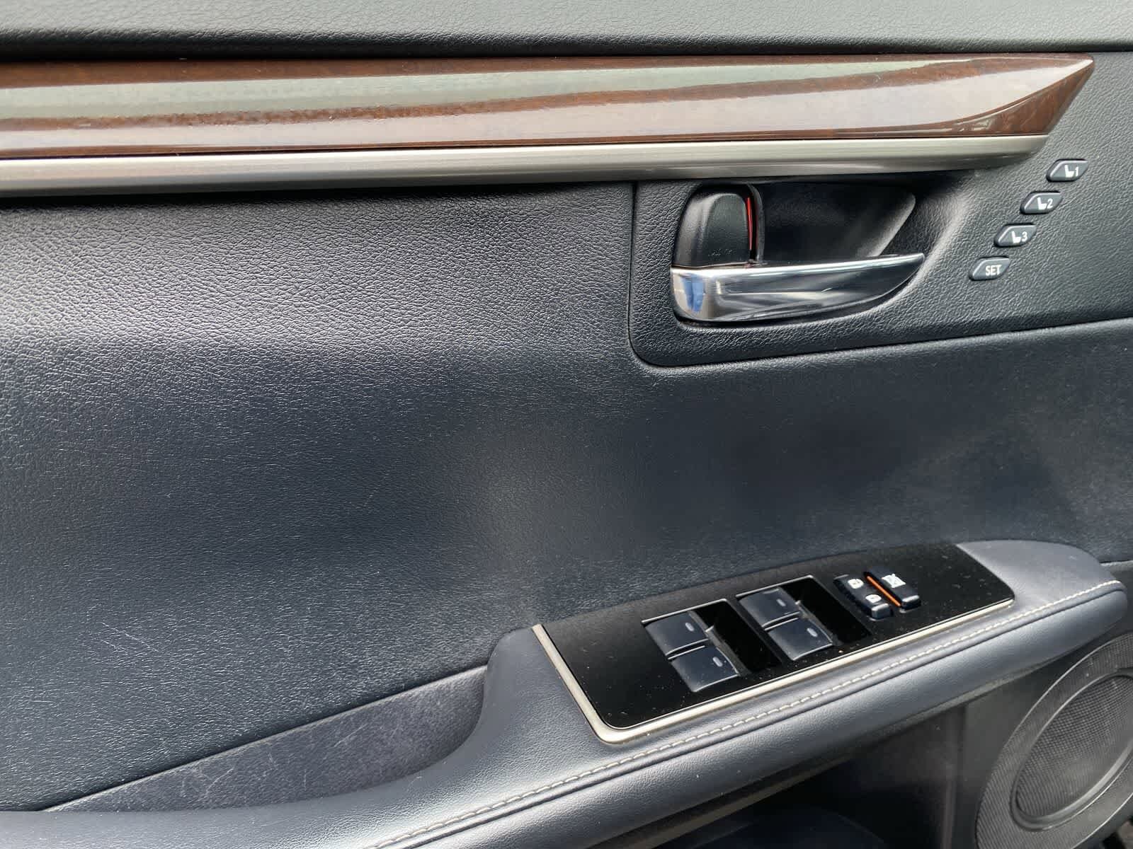 Thumbnail: 2018 Lexus ES - 19