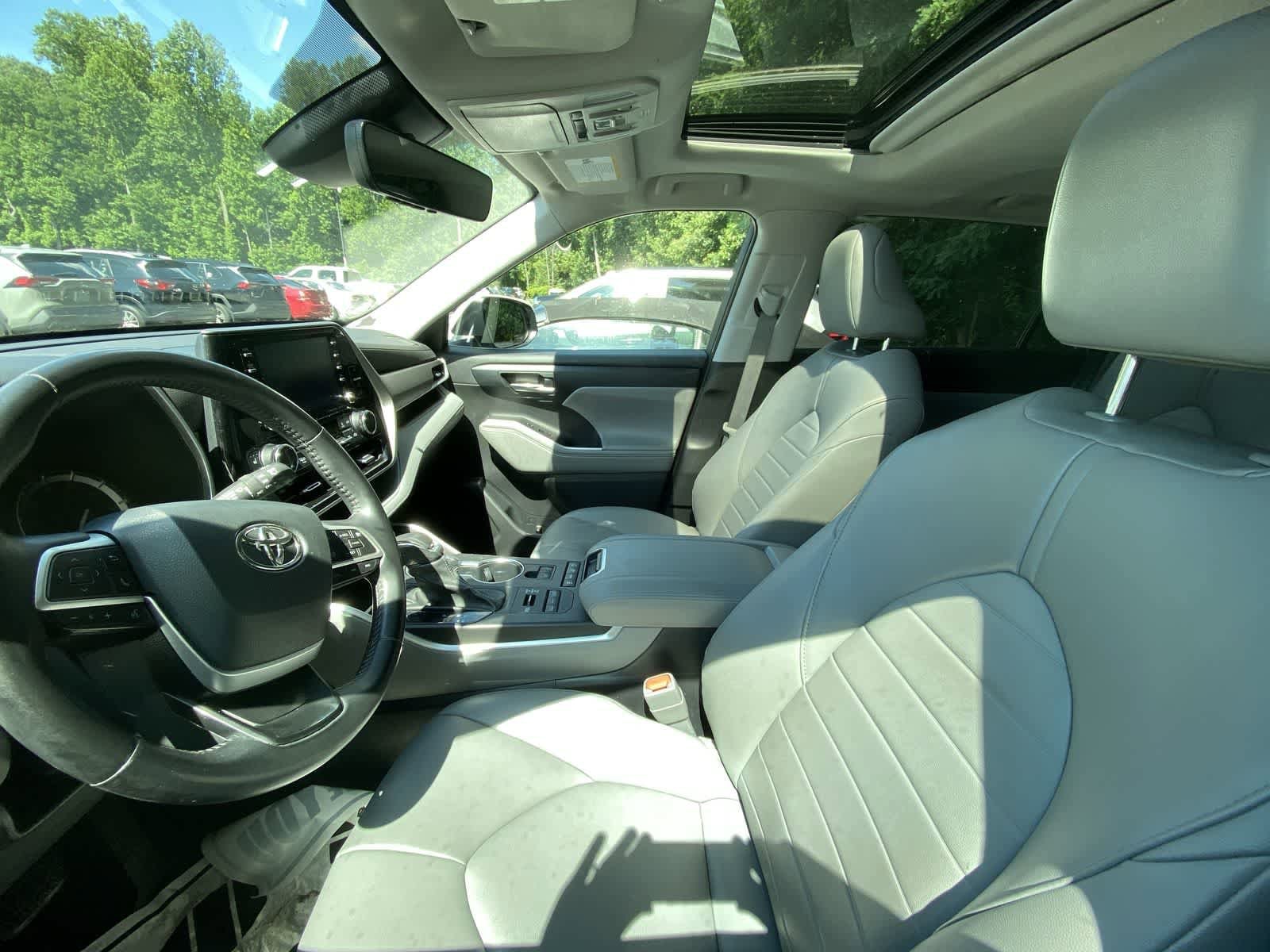 Thumbnail: 2022 Toyota Highlander - 7