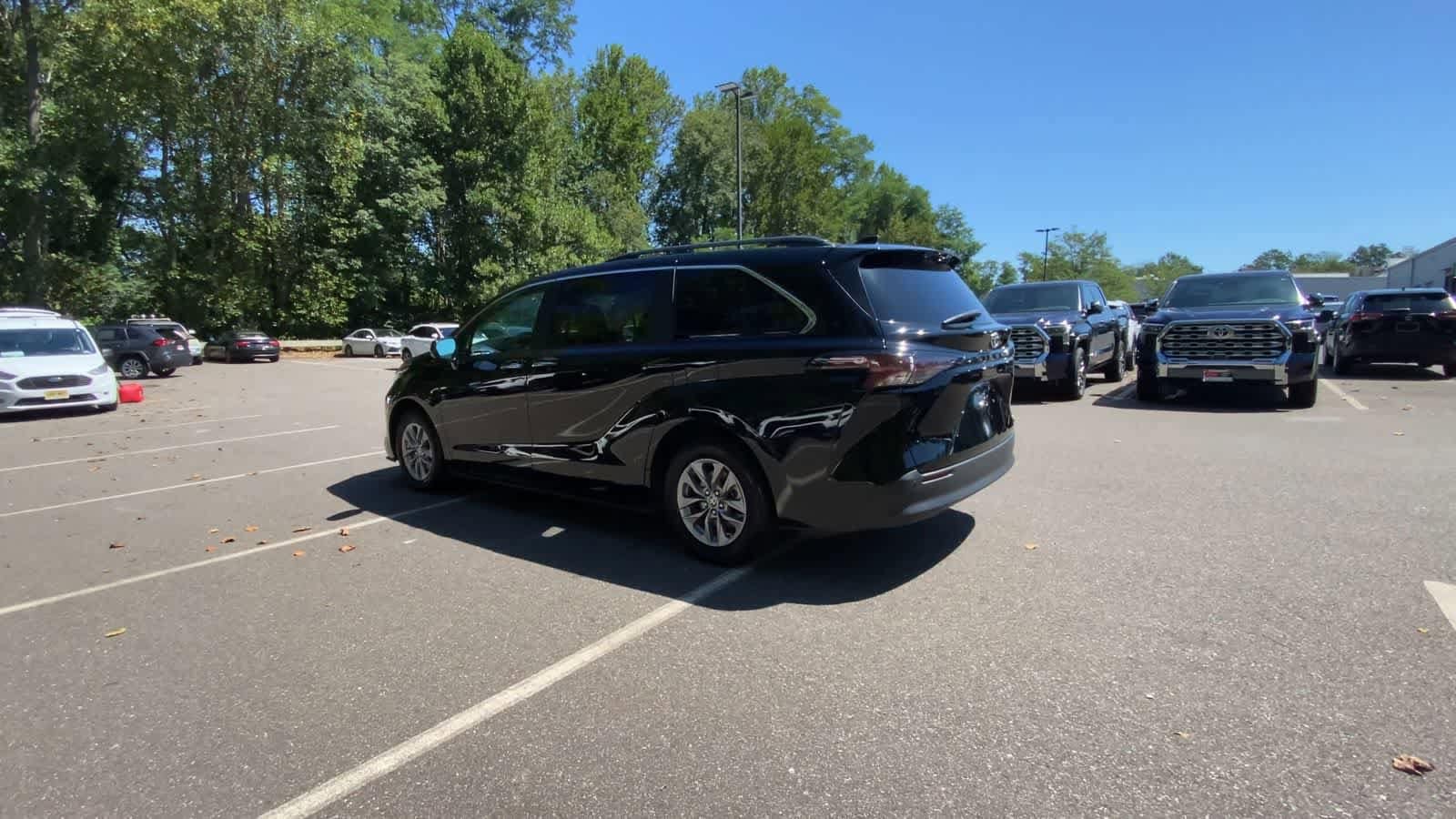 Thumbnail: 2024 Toyota Sienna - 6