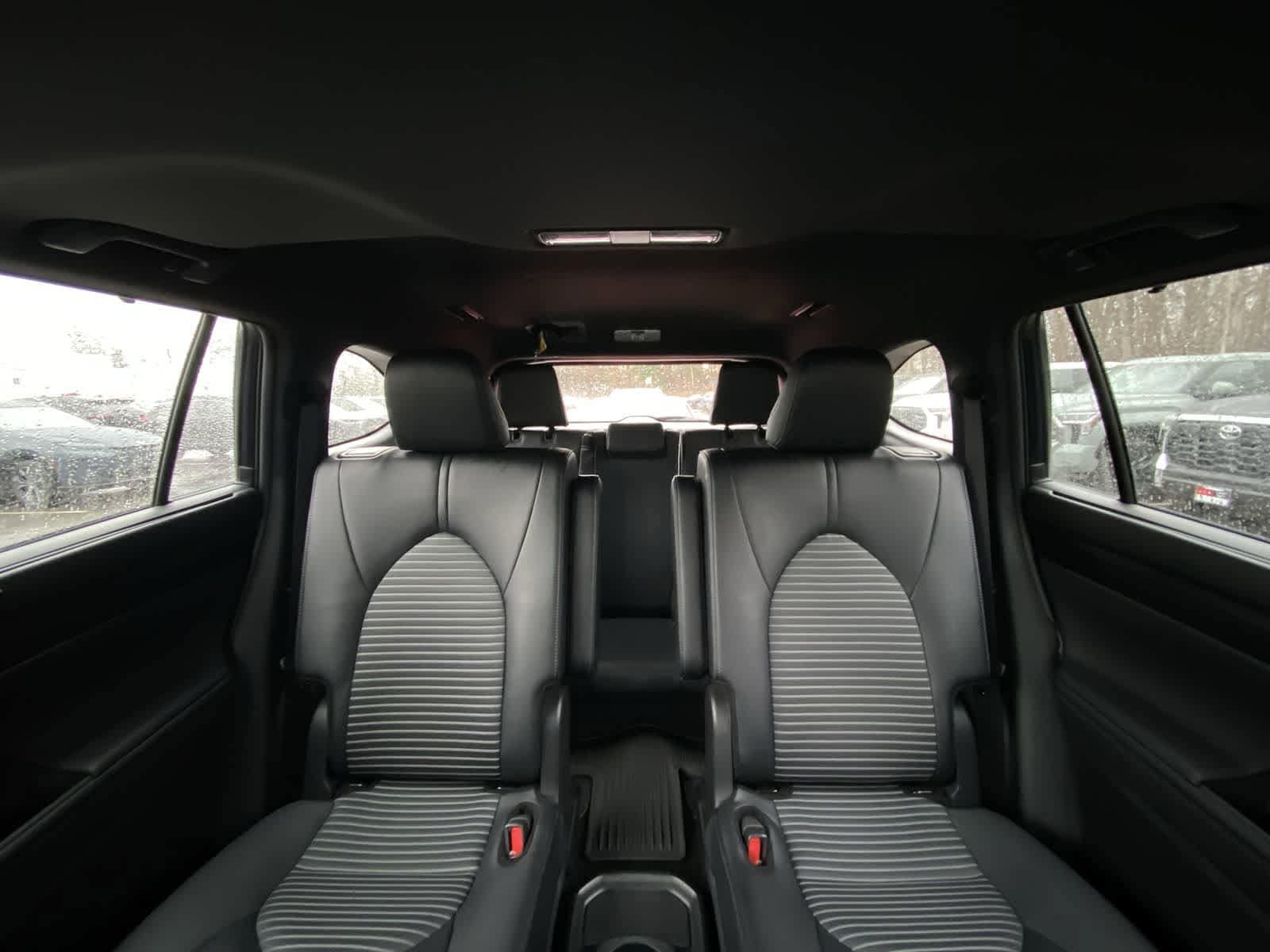 Thumbnail: 2025 Toyota Highlander - 28