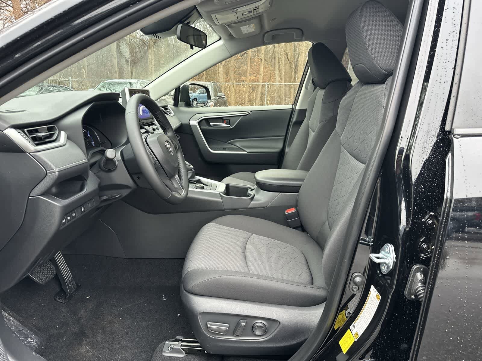 Thumbnail: 2025 Toyota RAV4 - 29