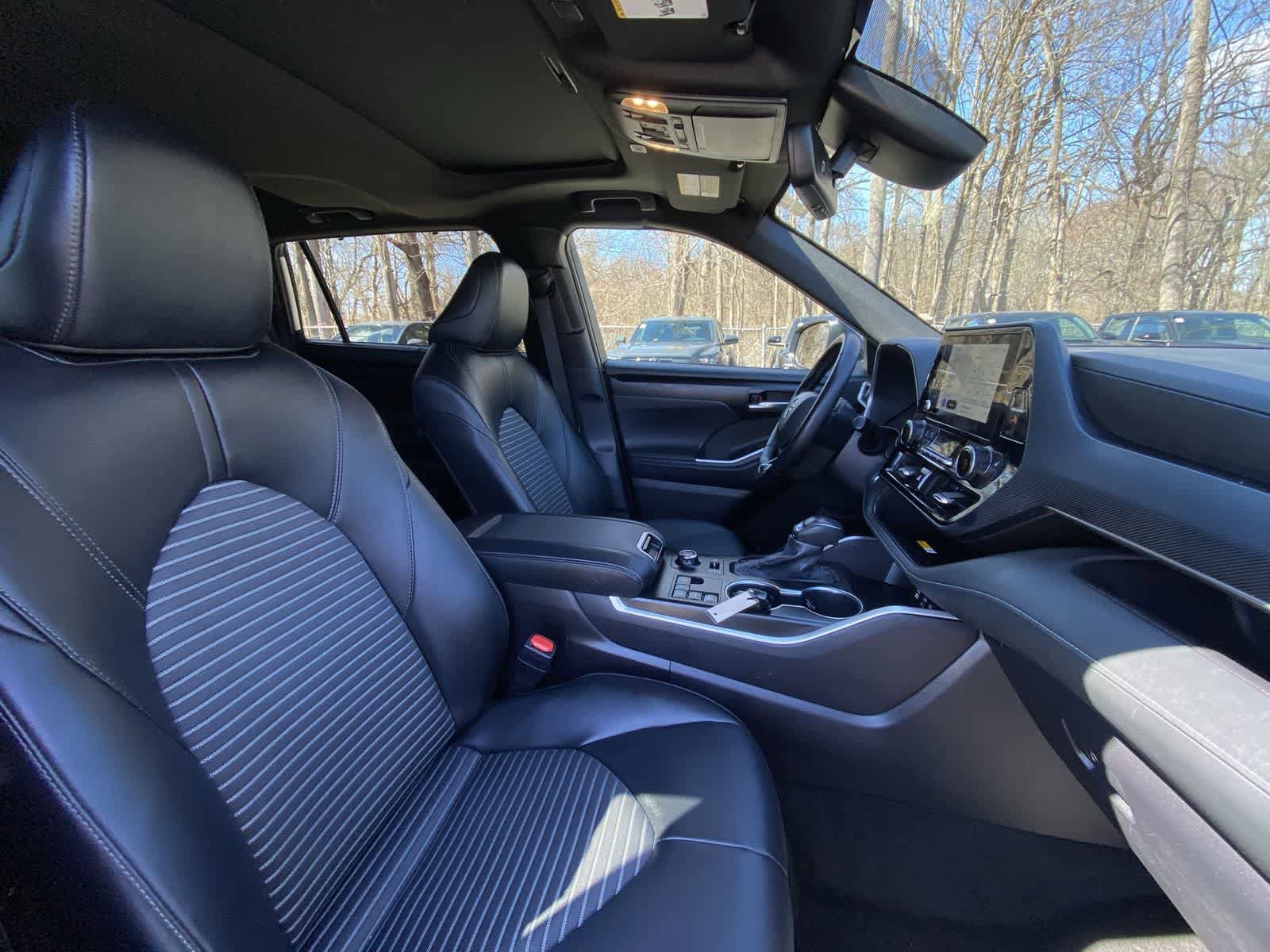 Thumbnail: 2025 Toyota Highlander - 23