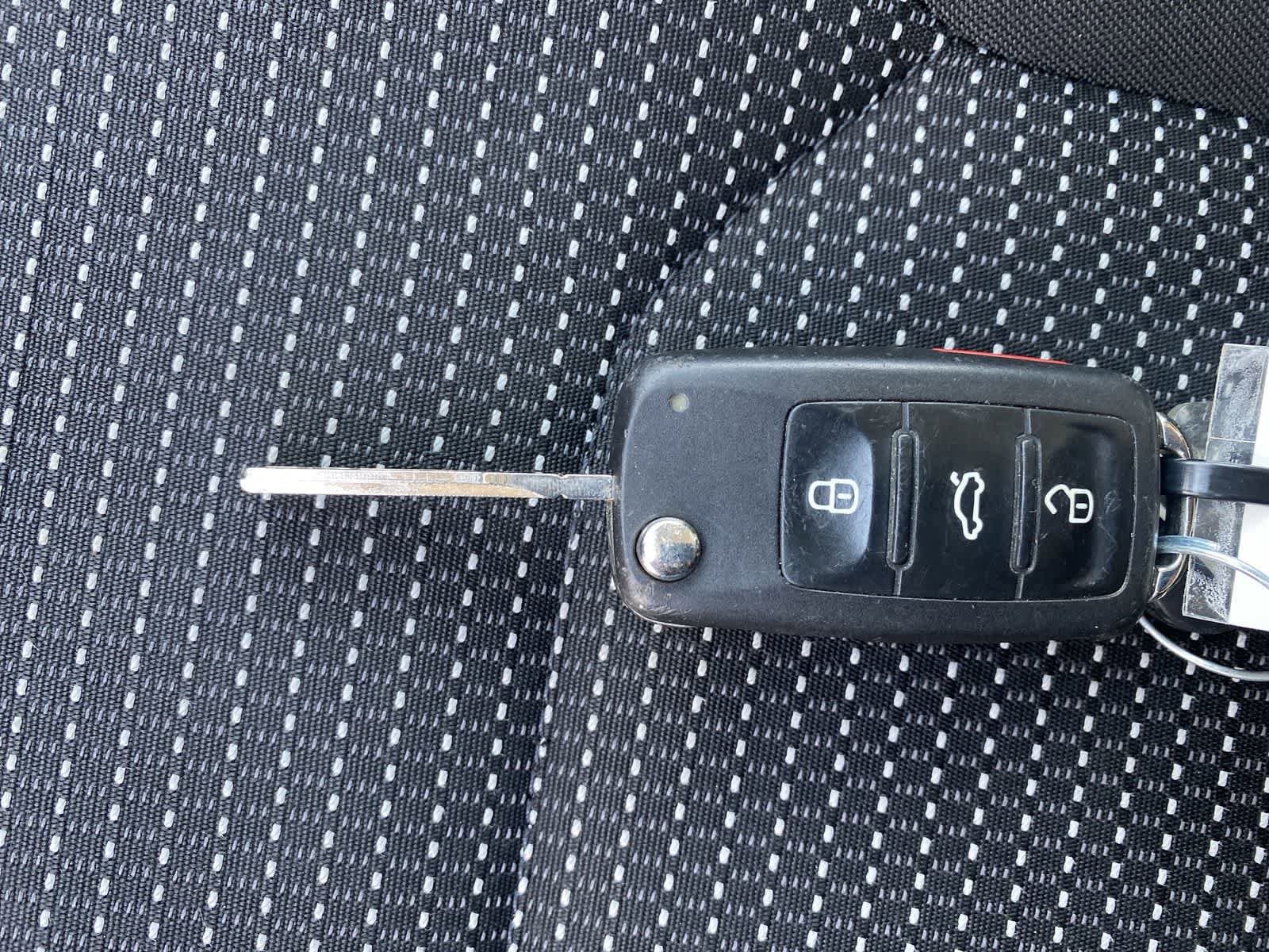 Thumbnail: 2016 Volkswagen Passat - 37