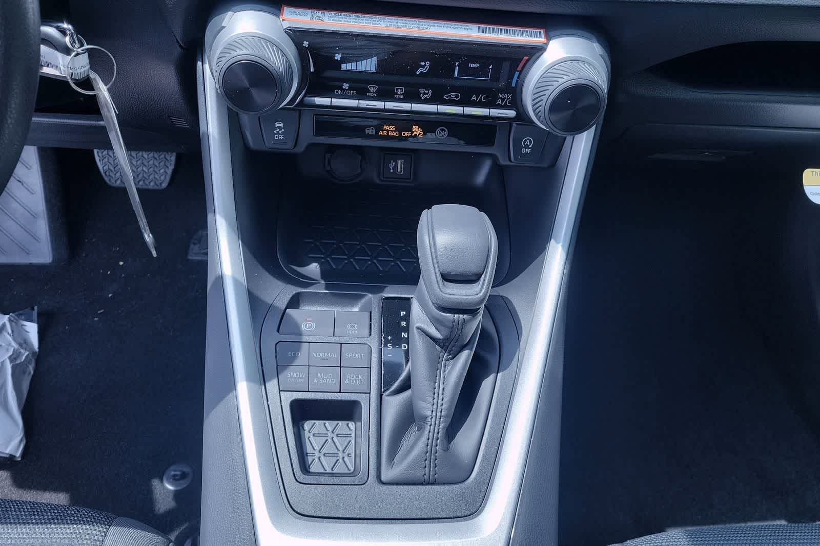 2025 Toyota RAV4 LE 29