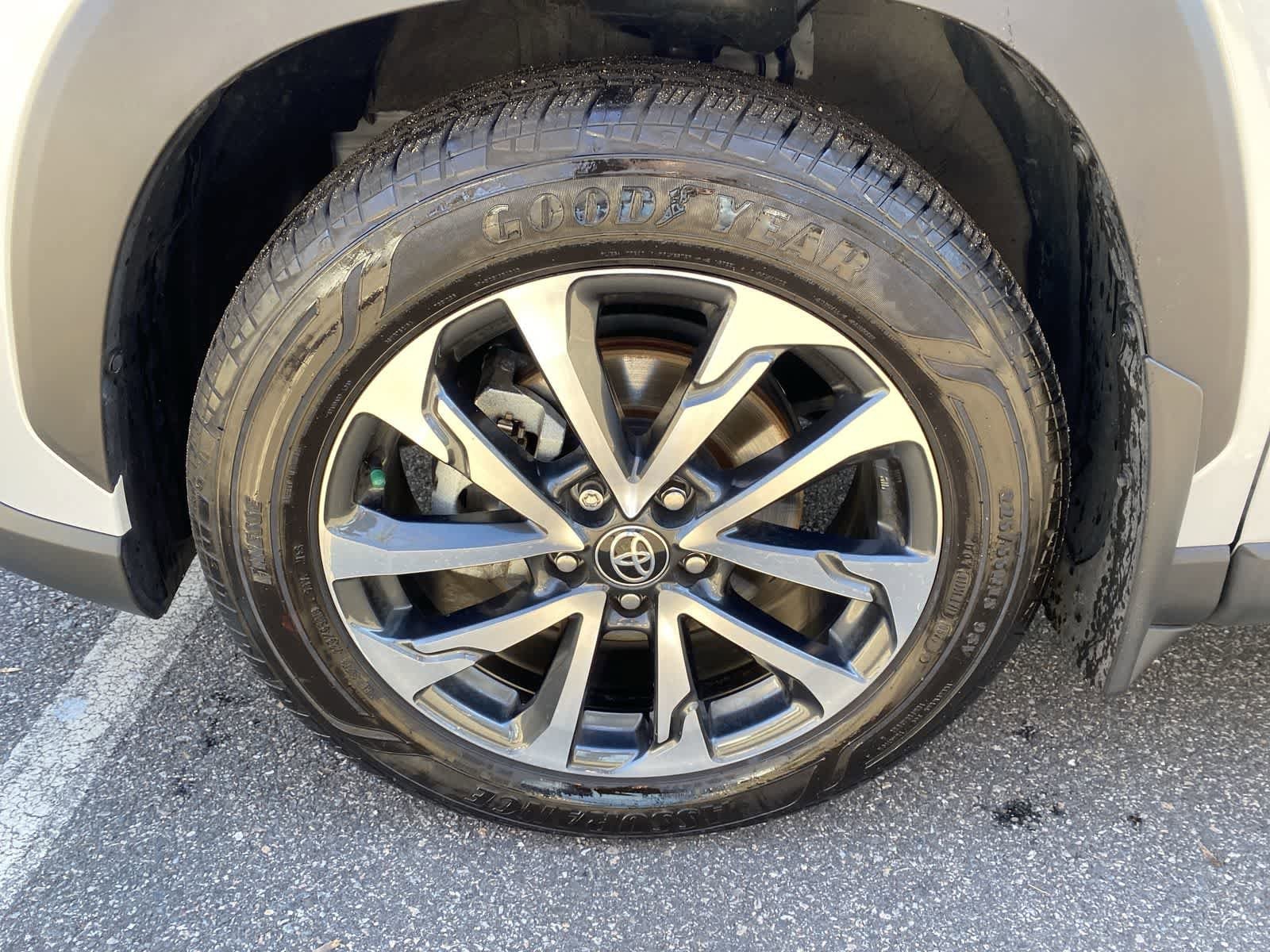 Thumbnail: 2023 Toyota Corolla Cross - 17