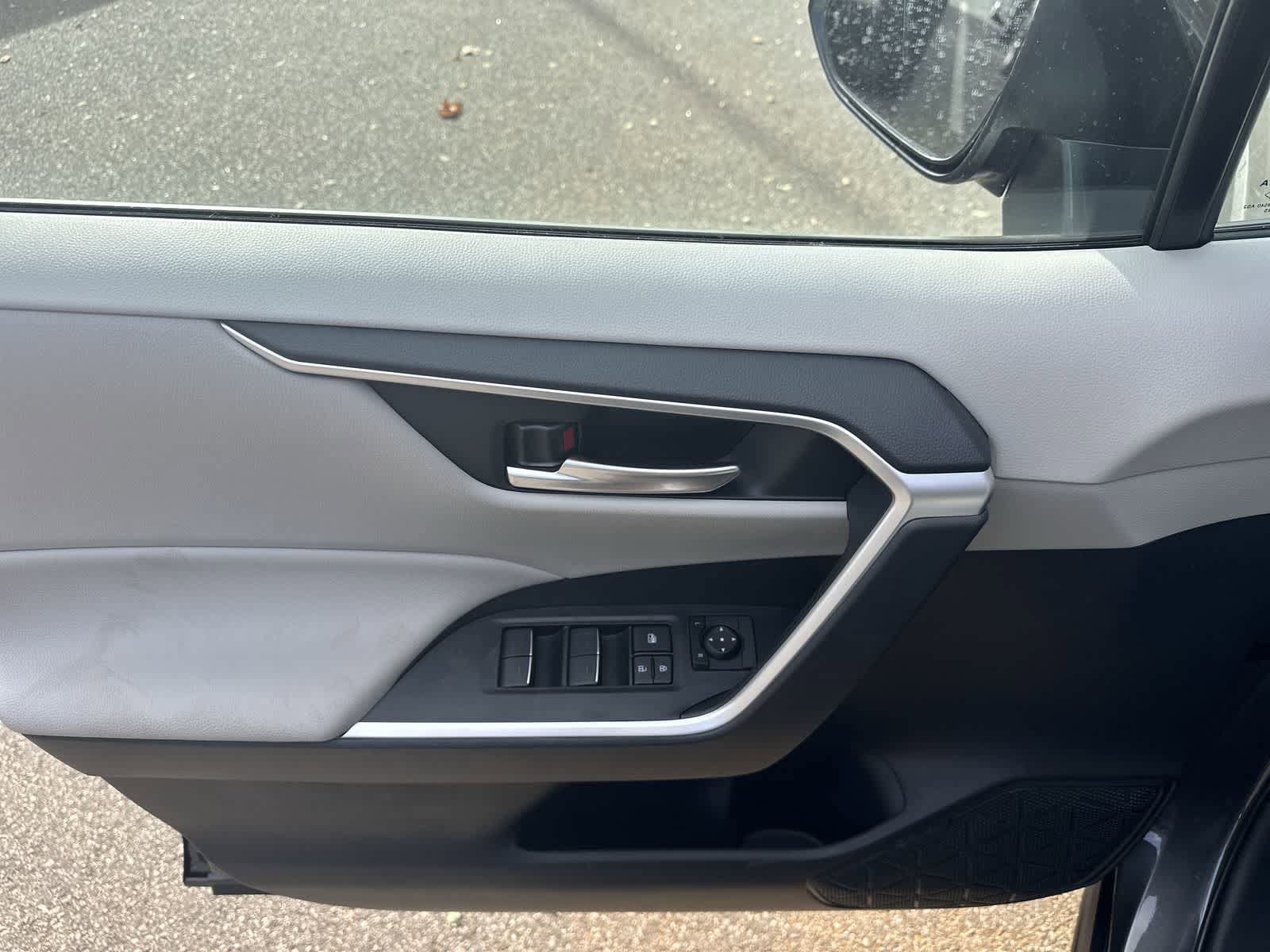 Thumbnail: 2025 Toyota RAV4 - 16