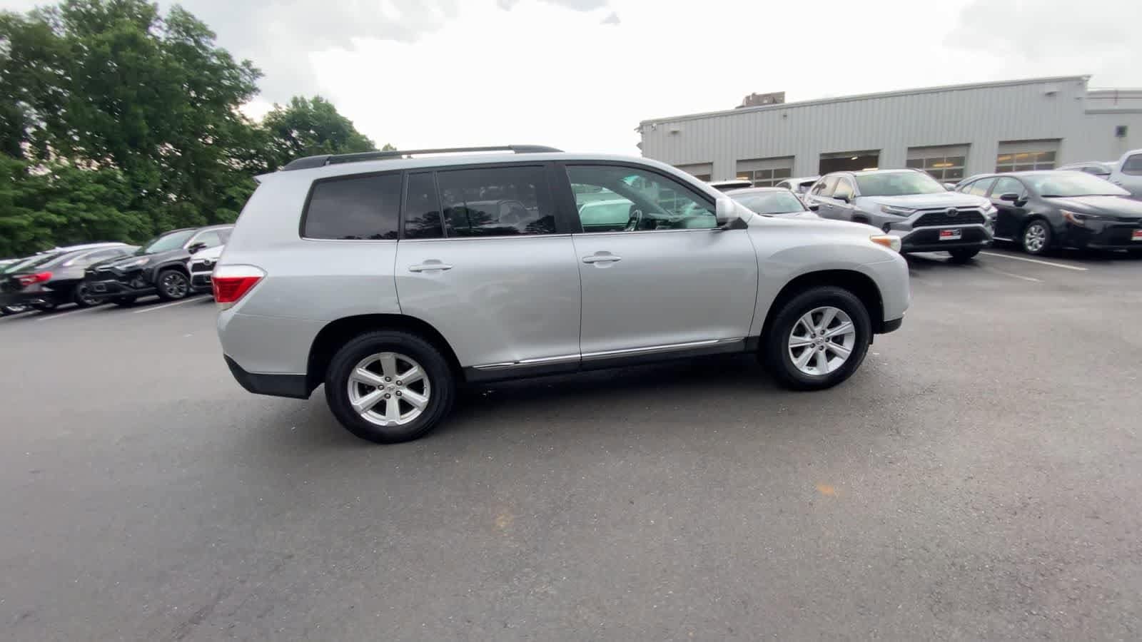Thumbnail: 2013 Toyota Highlander - 9