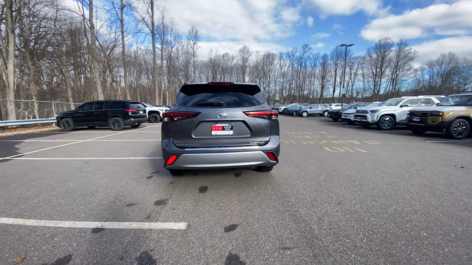 Thumbnail: 2025 Toyota Highlander - 12