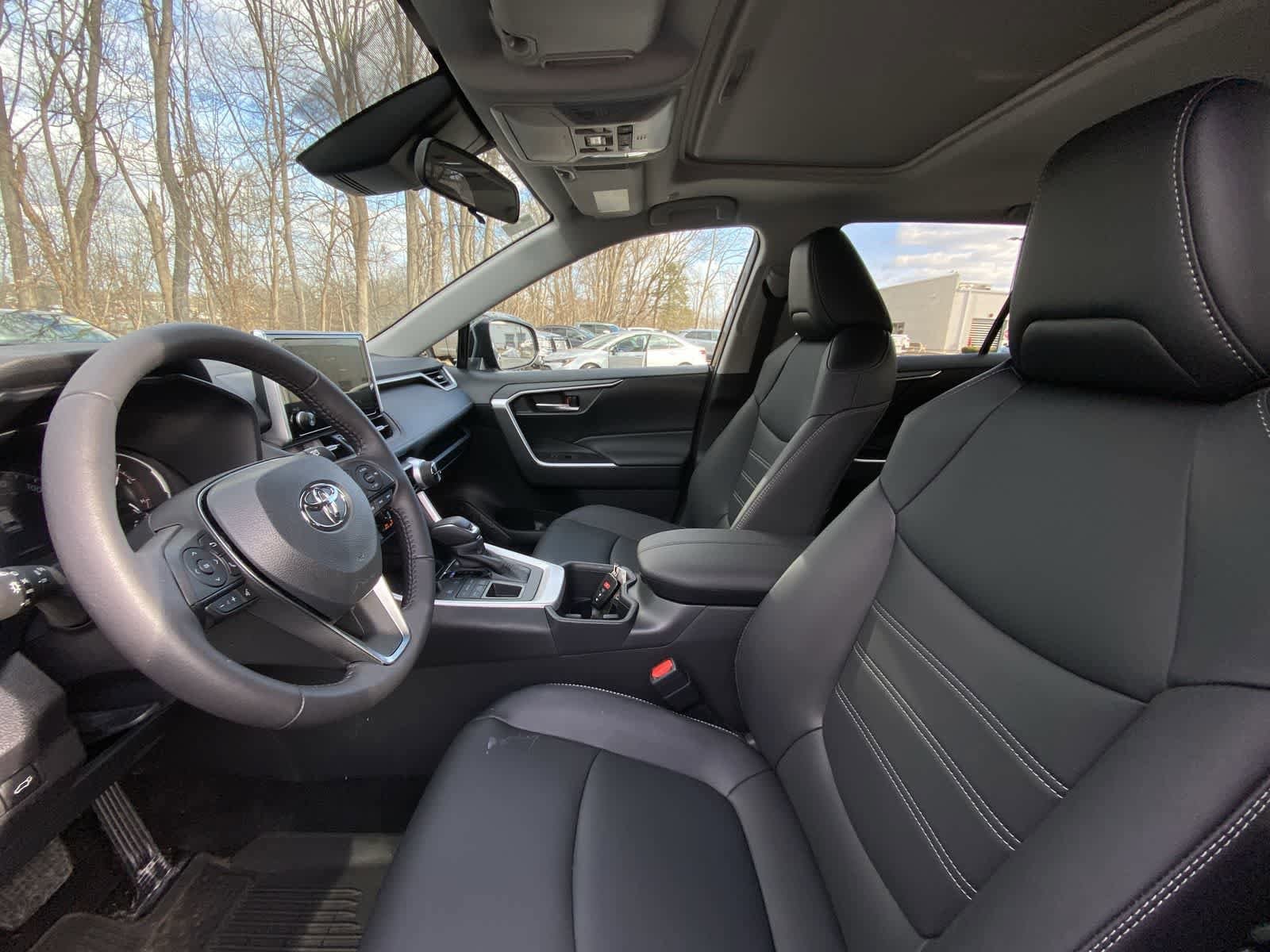 Thumbnail: 2025 Toyota RAV4 - 18