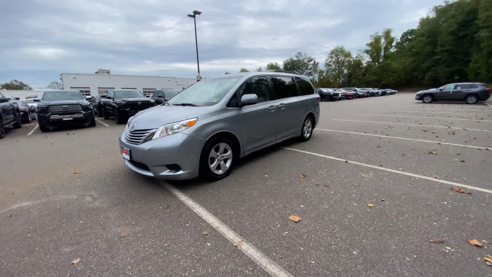 Thumbnail: 2015 Toyota Sienna - 5