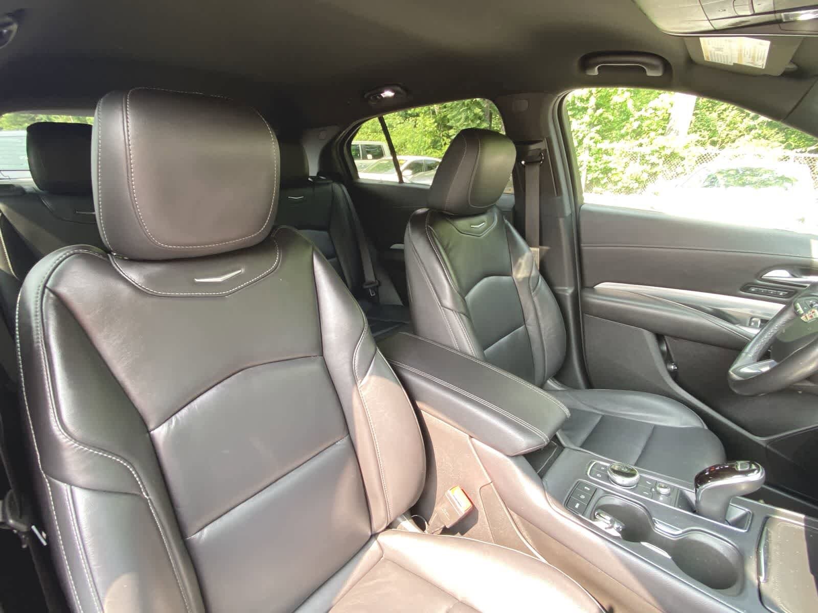 Thumbnail: 2022 Cadillac XT4 - 21