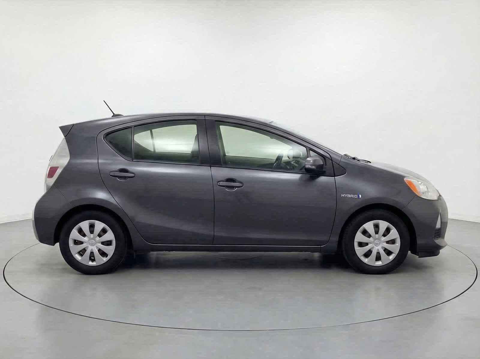 Thumbnail: 2012 Toyota Prius c - 8