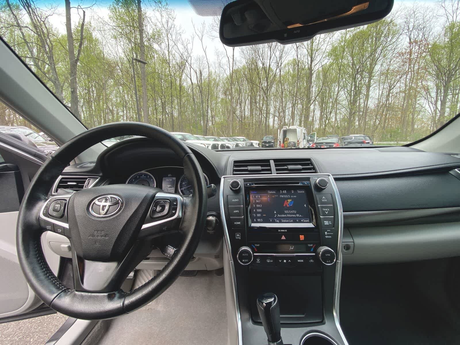 2016 Toyota Camry XLE 19