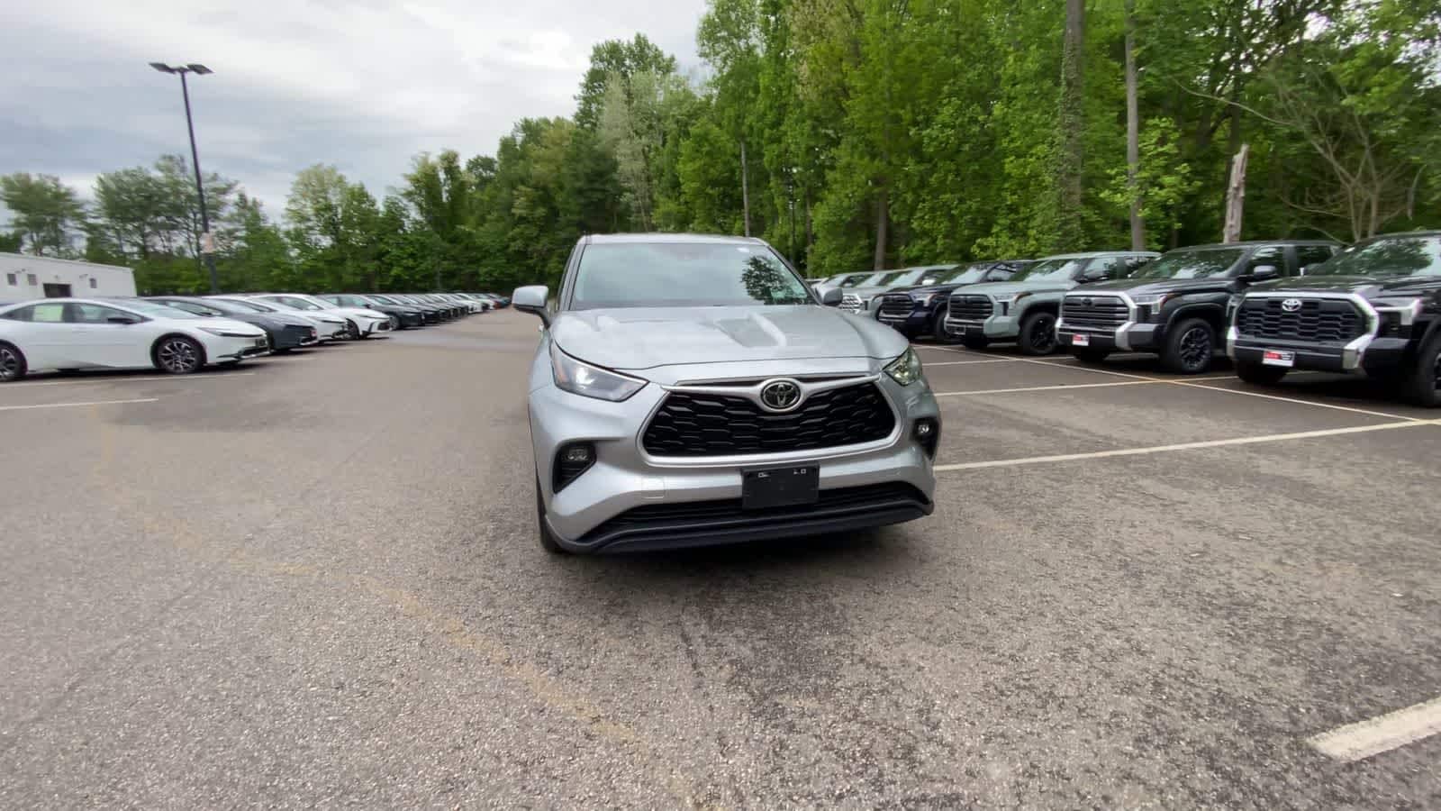 Thumbnail: 2023 Toyota Highlander - 2