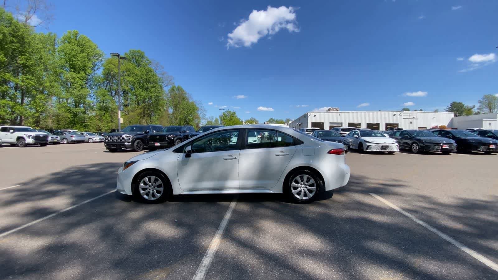 2024 Toyota Corolla LE - Photo 10