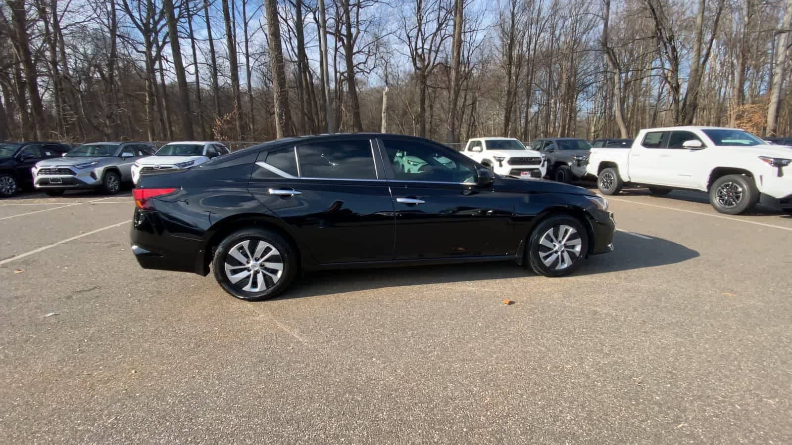 Thumbnail: 2019 Nissan Altima - 9