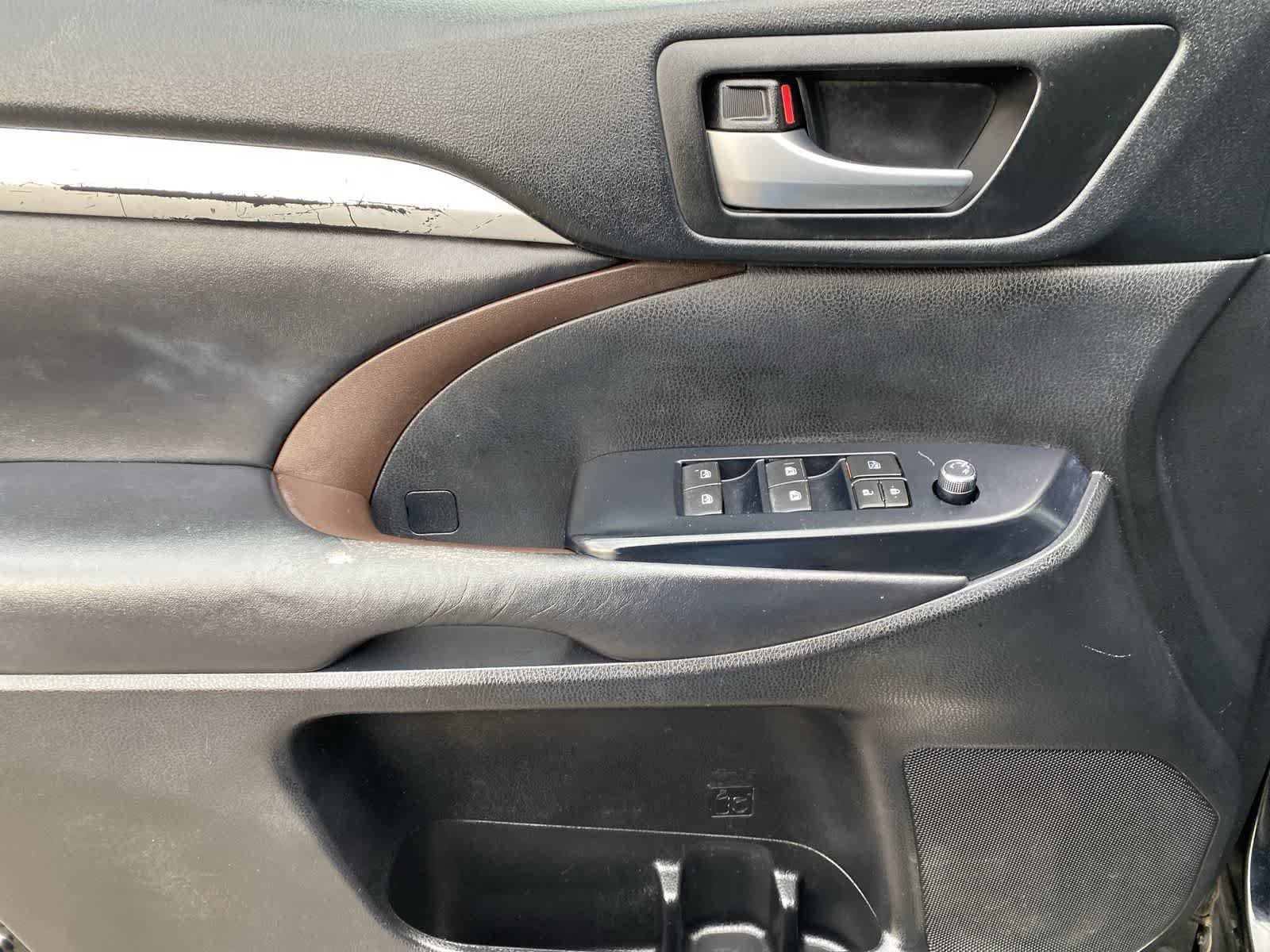 Thumbnail: 2019 Toyota Highlander - 23