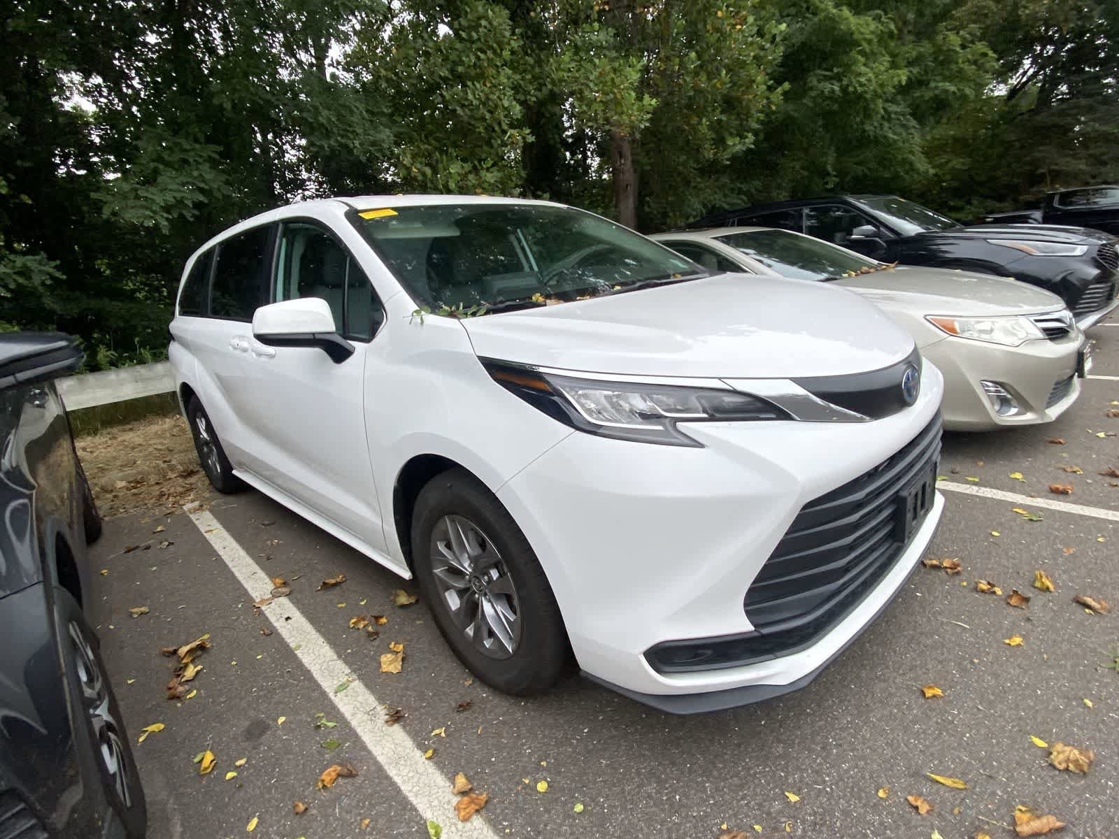 Thumbnail: 2023 Toyota Sienna - 3