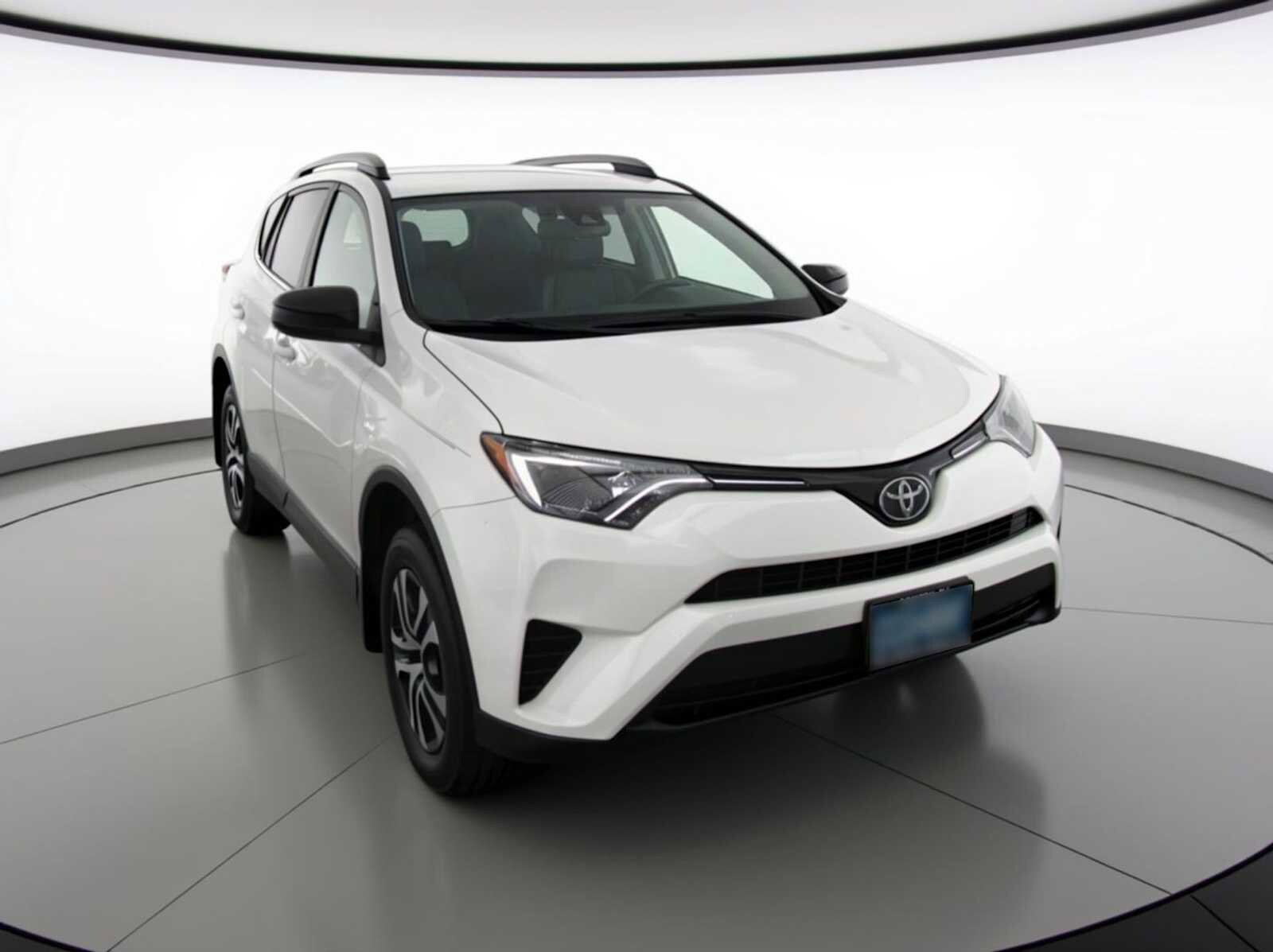 Thumbnail: 2018 Toyota RAV4 - 3