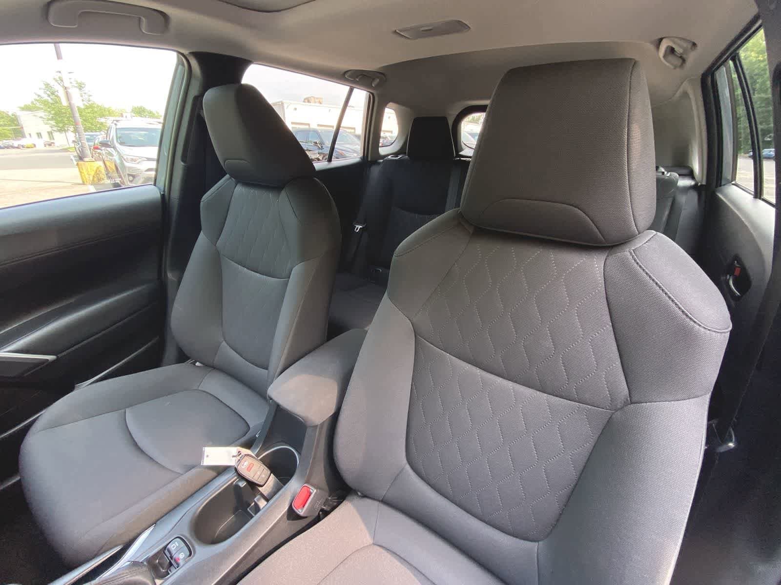 2024 Toyota Corolla Cross LE 18