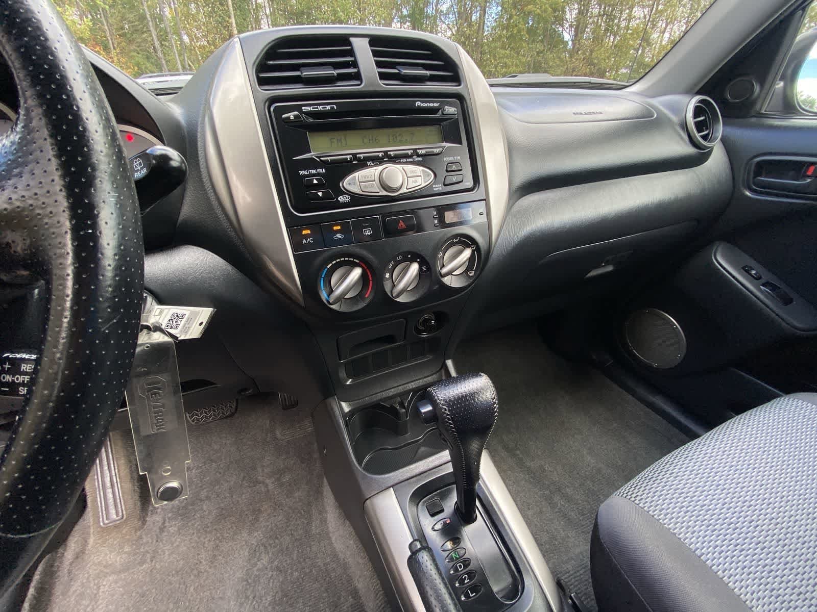 Thumbnail: 2004 Toyota RAV4 - 20