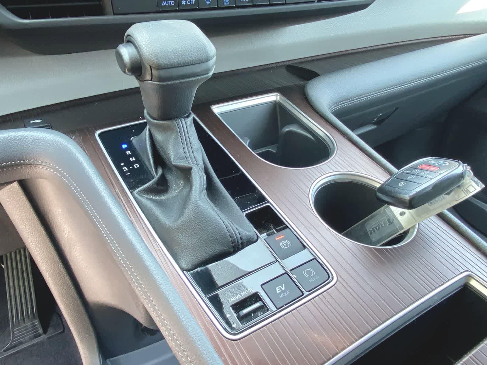 2023 Toyota Sienna LE 28