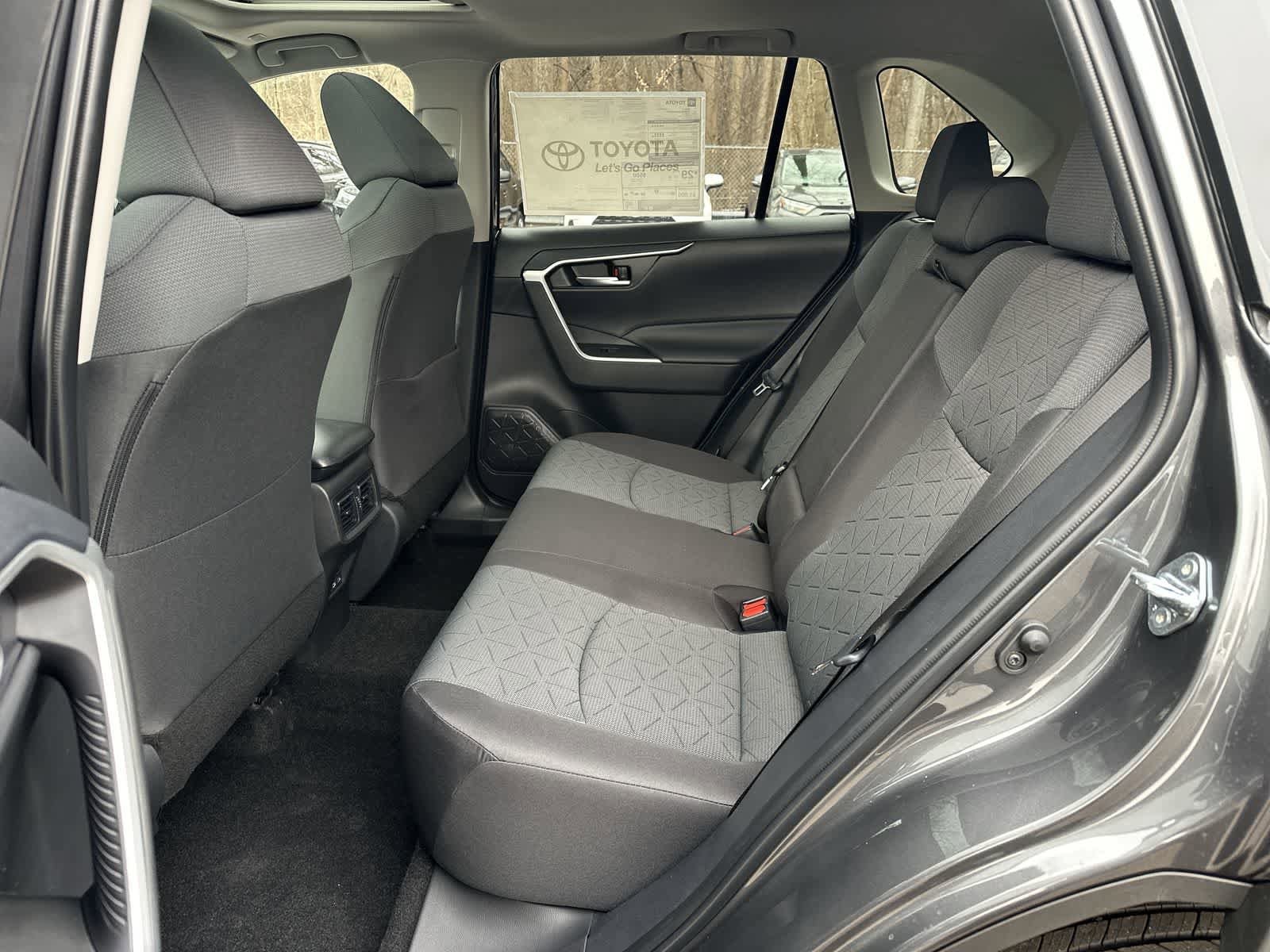 Thumbnail: 2025 Toyota RAV4 - 31