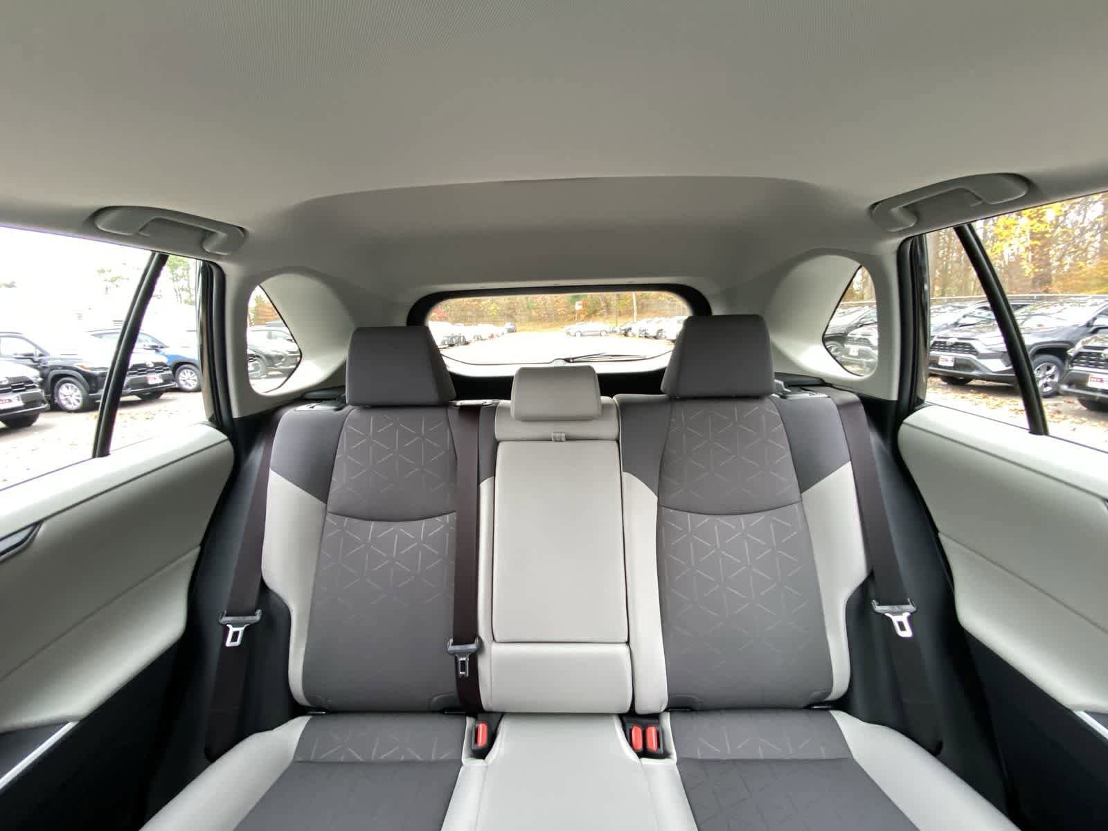 Thumbnail: 2025 Toyota RAV4 - 31