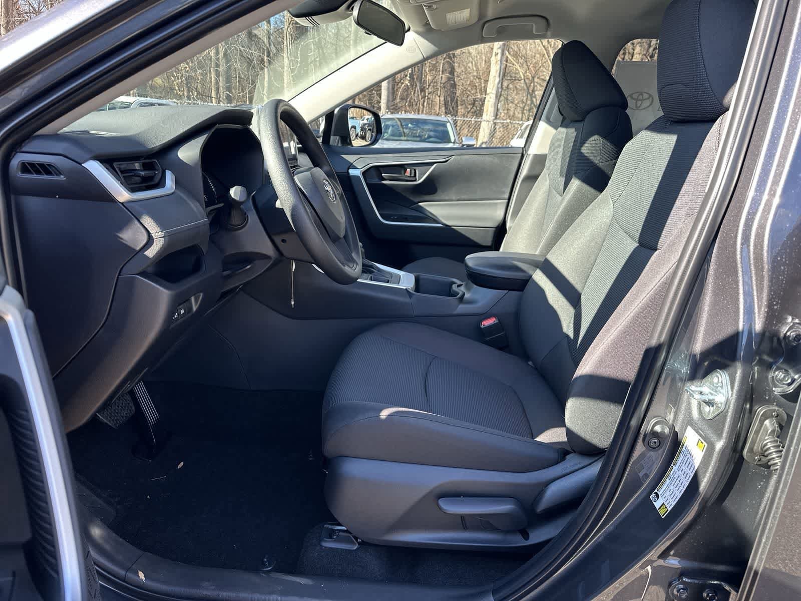 Thumbnail: 2025 Toyota RAV4 - 29