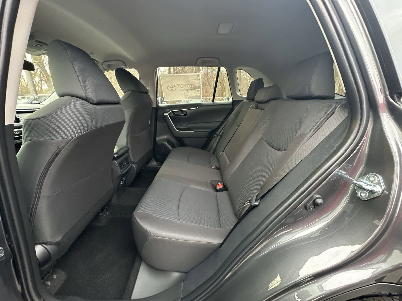 Thumbnail: 2025 Toyota RAV4 - 31