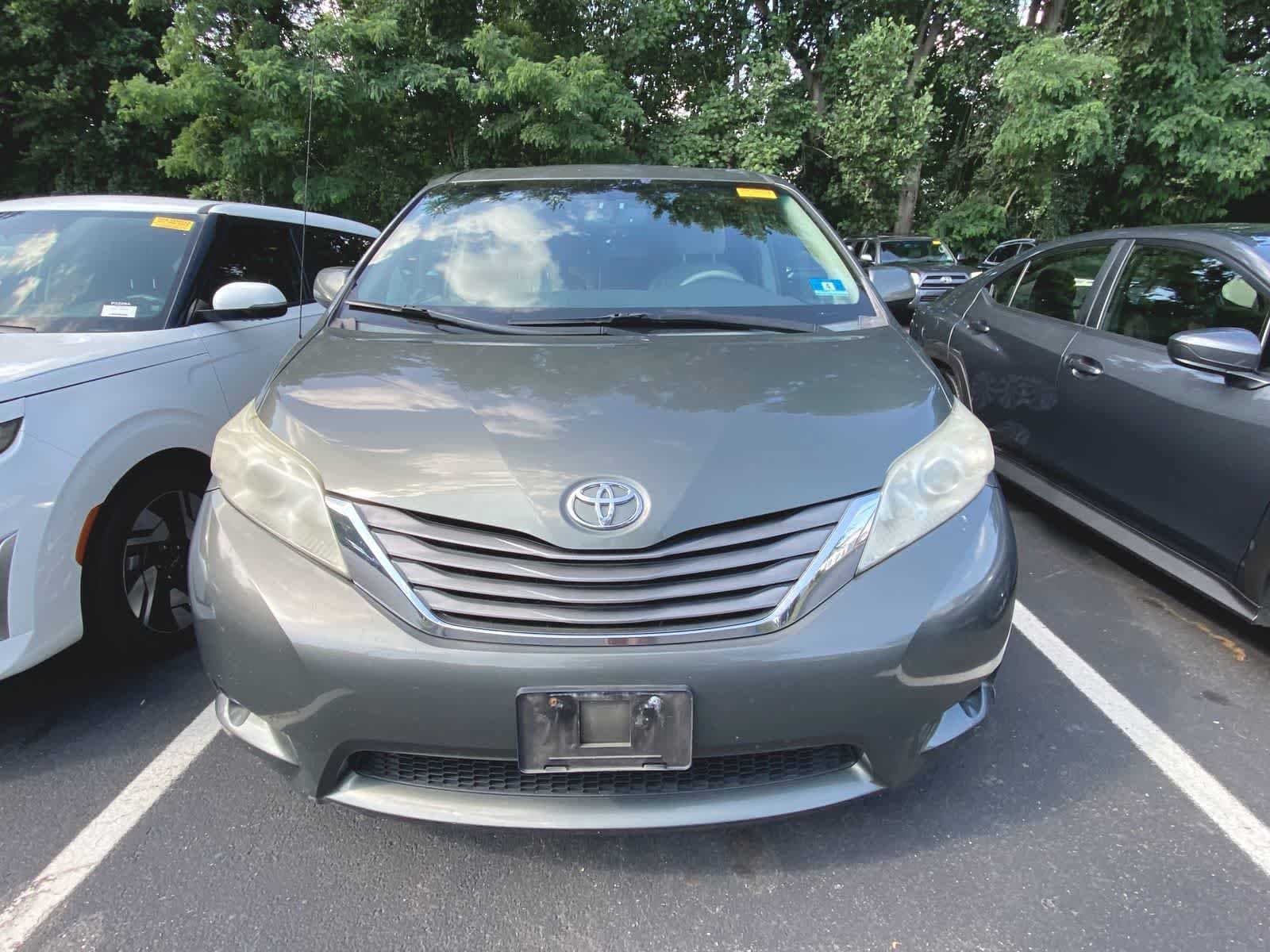 Thumbnail: 2011 Toyota Sienna - 2