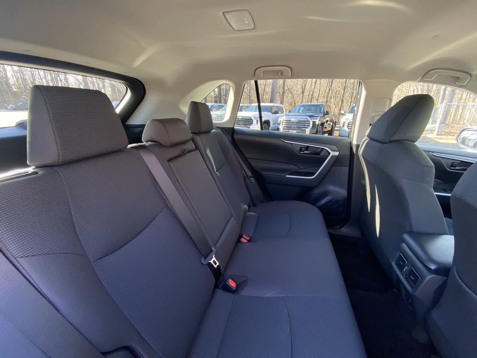 Thumbnail: 2025 Toyota RAV4 - 31