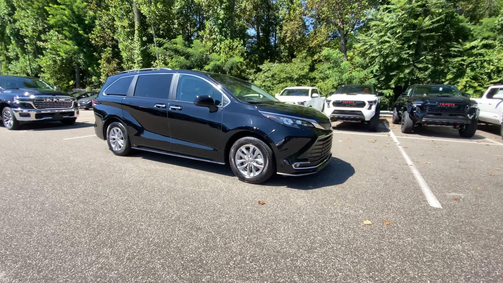 Thumbnail: 2024 Toyota Sienna - 2