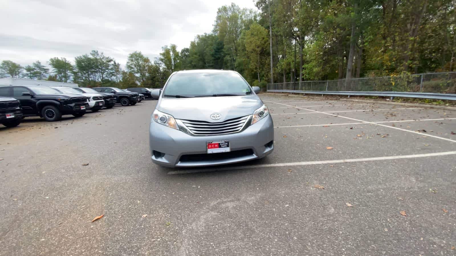 Thumbnail: 2015 Toyota Sienna - 3