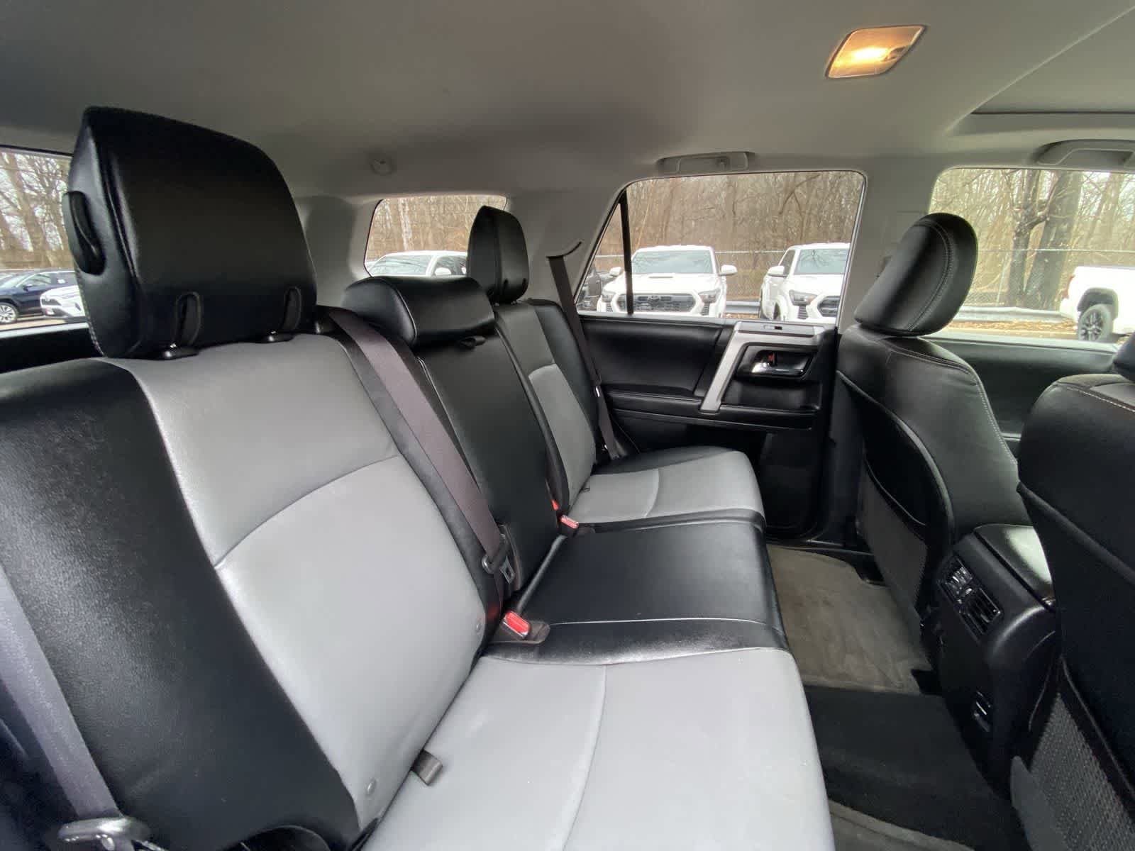 Thumbnail: 2016 Toyota 4Runner - 31