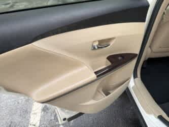 Thumbnail: 2010 Toyota Venza - 3