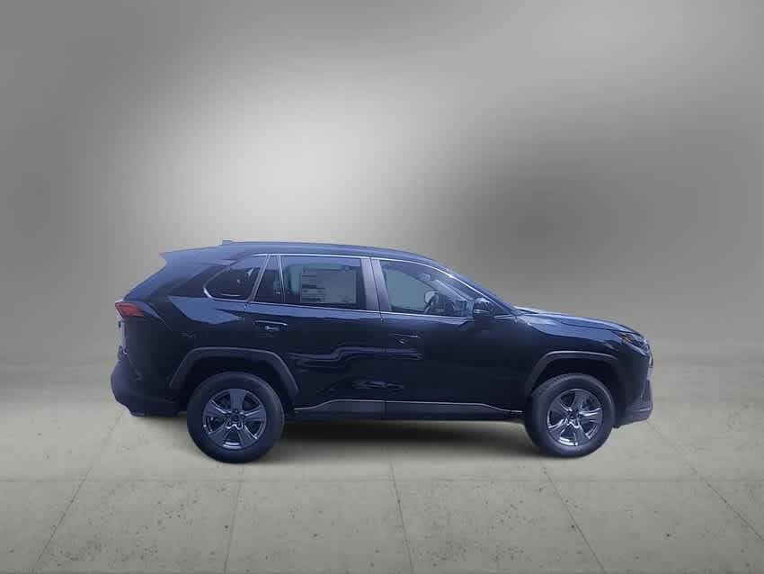 2025 Toyota RAV4 XLE 9